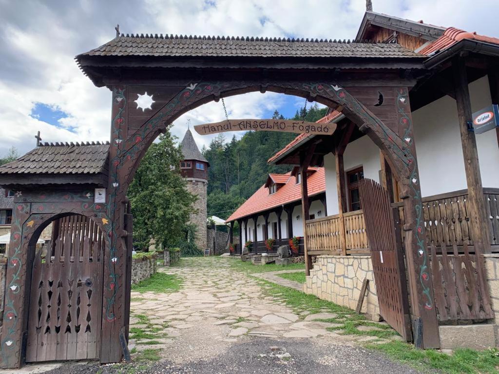 Hanul Anselmo*** Hotel Oituz  Kültér fotó
